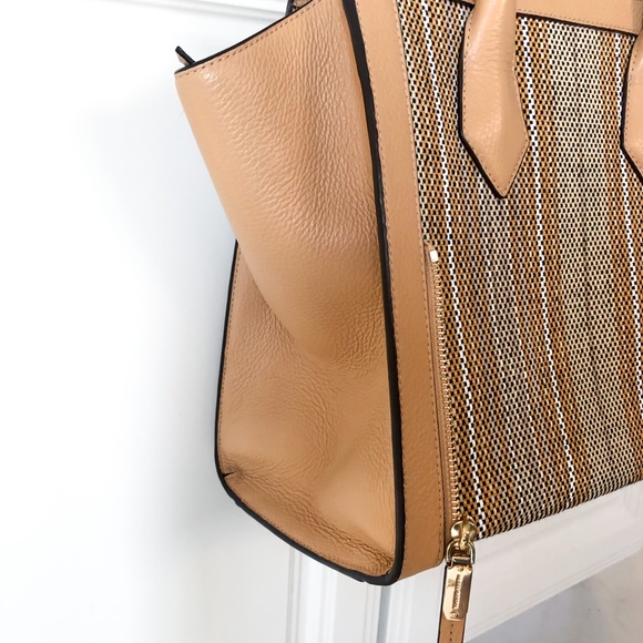 [Henri Bendel] Straw Rivington Tote - Picture 2 of 7